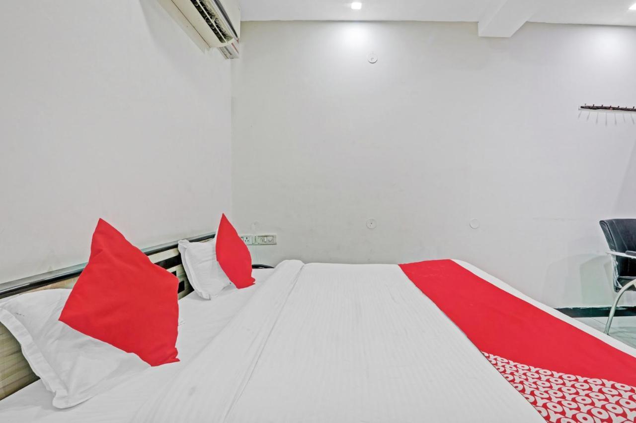 Oyo 27695 Hotel Relation Kanpur Exterior foto